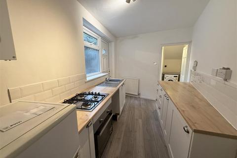 2 bedroom flat to rent, http://example.com