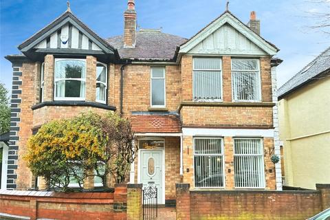 3 bedroom semi-detached house to rent, Earls Road, Warwickshire CV11