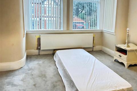 3 bedroom semi-detached house to rent, Earls Road, Warwickshire CV11