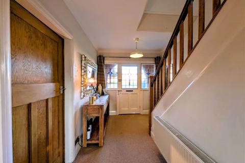 4 bedroom detached house for sale, St. Johns Avenue, Kidderminster, Worcestershire, DY11