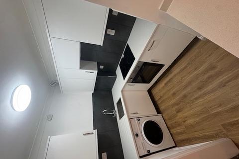2 bedroom flat to rent, 52 Windsor Walk, Luton, Bedfordshire, LU1