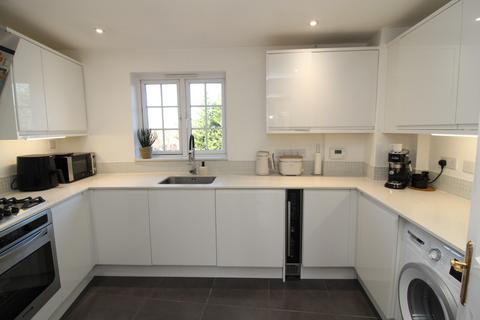 2 bedroom apartment to rent, Osborne Heights, Warley, CM14
