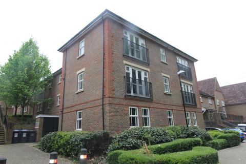 2 bedroom flat to rent, Brooklands, Haywards Heath, RH16