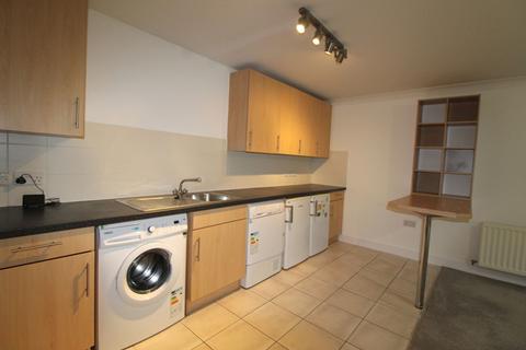 2 bedroom flat to rent, Brooklands, Haywards Heath, RH16