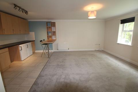 2 bedroom flat to rent, Brooklands, Haywards Heath, RH16