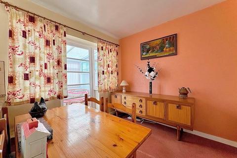 3 bedroom semi-detached house for sale, 124 Shaw Road, Wolverhampton, WV14 9PU