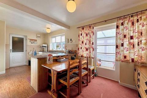 3 bedroom semi-detached house for sale, 124 Shaw Road, Wolverhampton, WV14 9PU