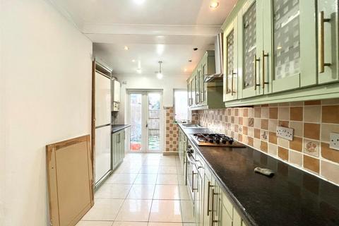 3 bedroom house to rent, Higham Hill Road, London E17