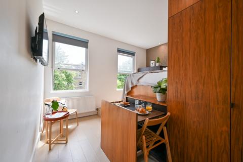 Studio to rent, Dennington Park Road