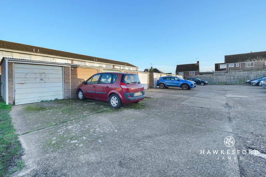 Gadby Road, Sittingbourne - Garage en bloc