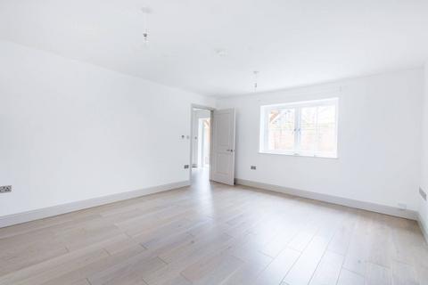 4 bedroom semi-detached house for sale, Lambourne Place, Ickenham, Uxbridge, UB10