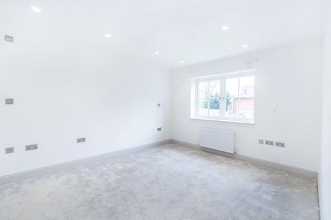 4 bedroom semi-detached house for sale, Lambourne Place, Ickenham, Uxbridge, UB10