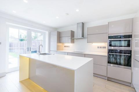 Lambourne Place, Ickenham, Uxbridge, UB10