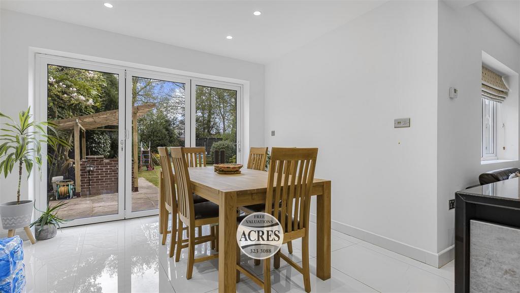 11 Dining area.jpg