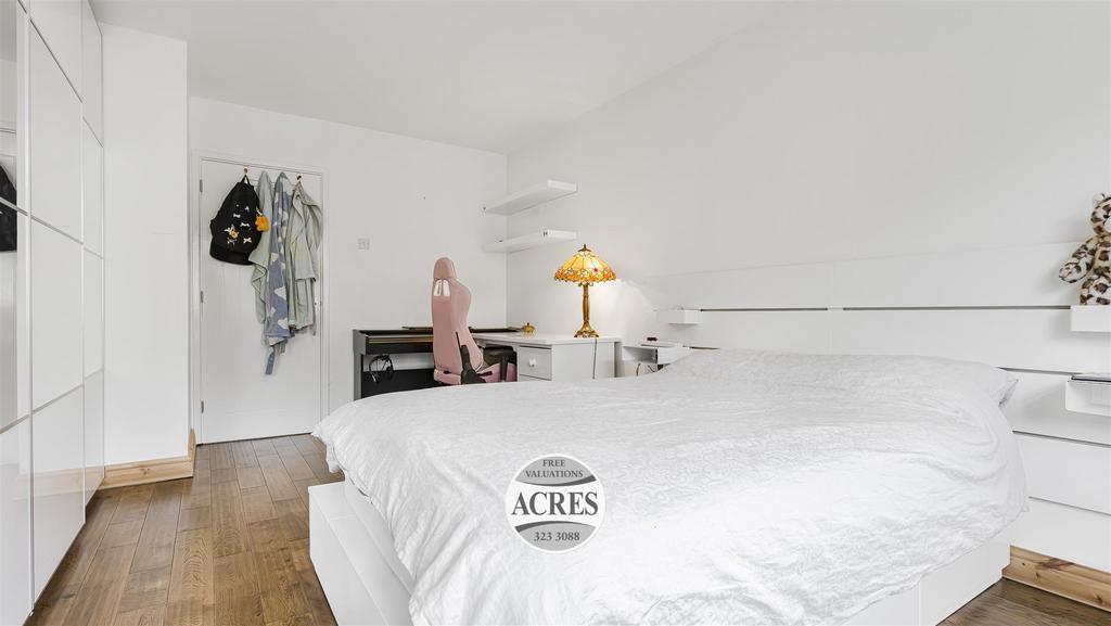 18 Bed 2.jpg