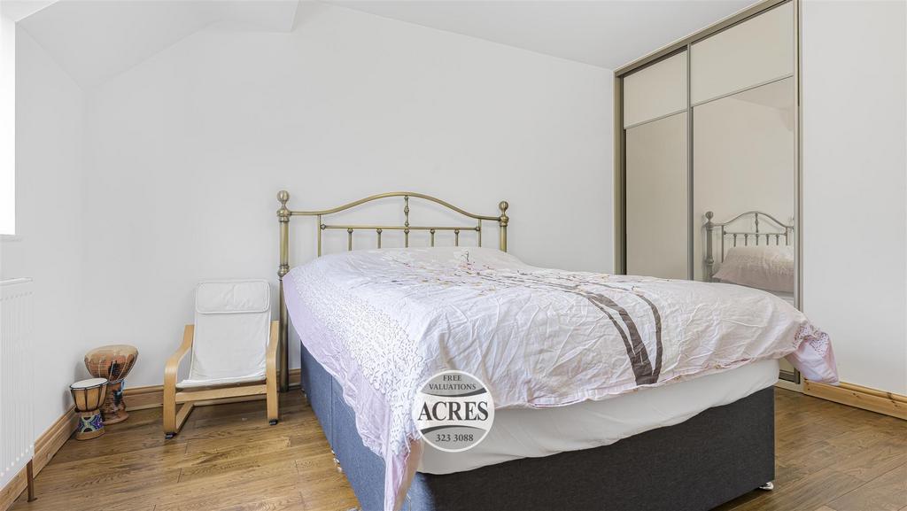 19 Bed 3.jpg