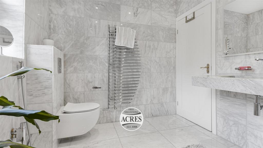 23 Shower room.jpg