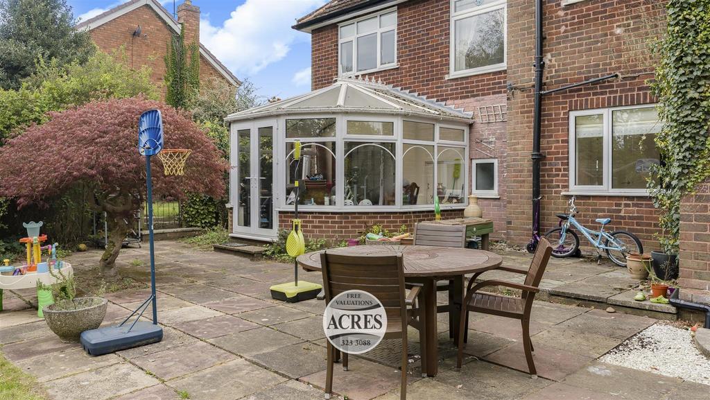 26 Rear patio.jpg