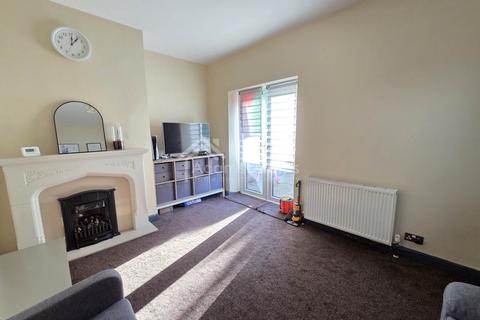 3 bedroom terraced house for sale, Lees Hall Road, Dewsbury