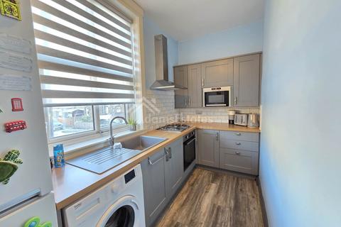 3 bedroom terraced house for sale, Lees Hall Road, Dewsbury