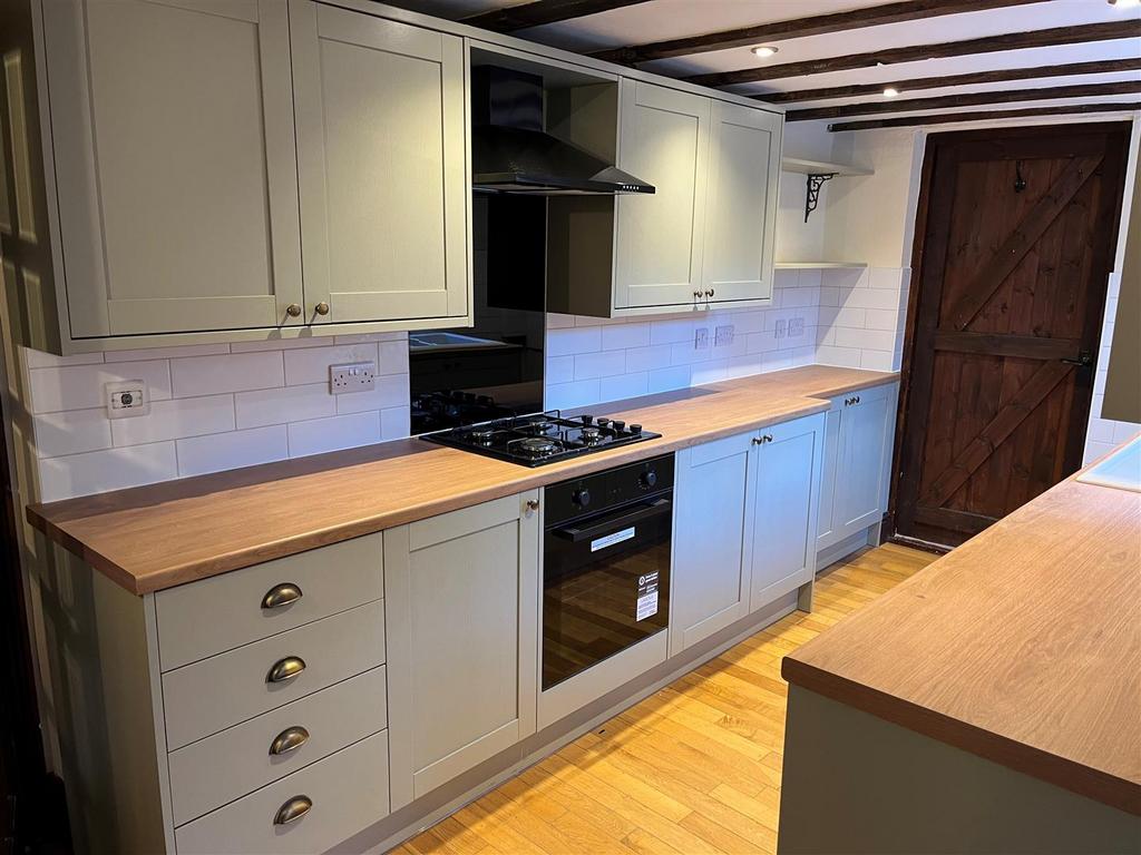 Kitchen NEW.jpg