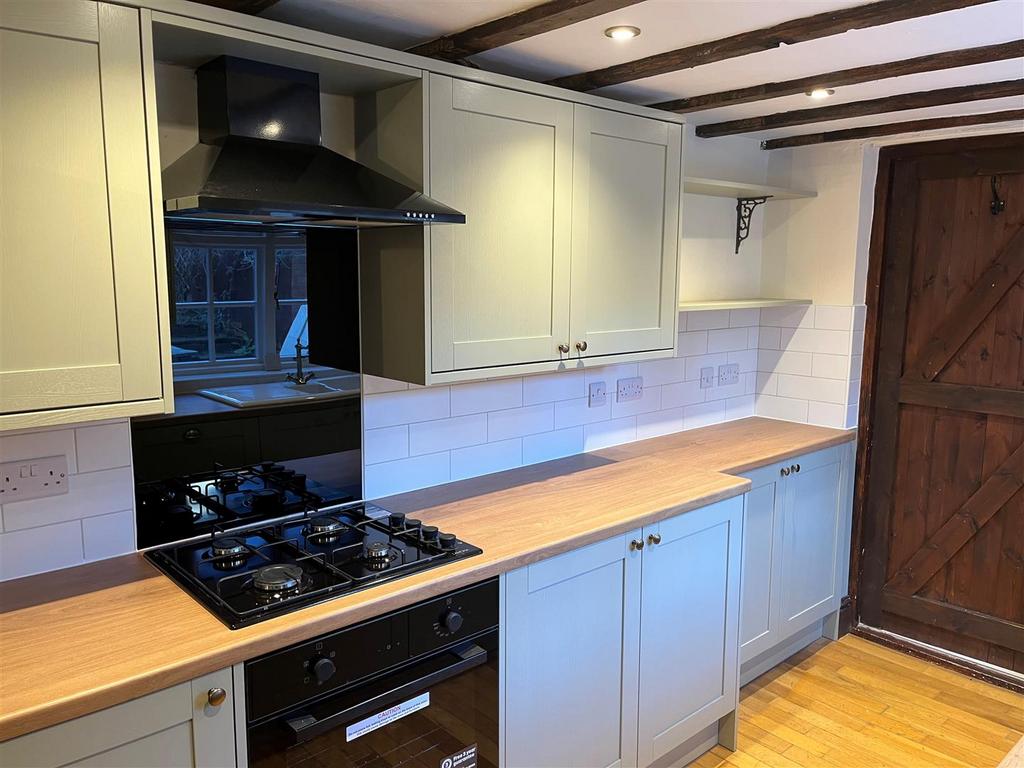 Kitchen NEW 4.jpg