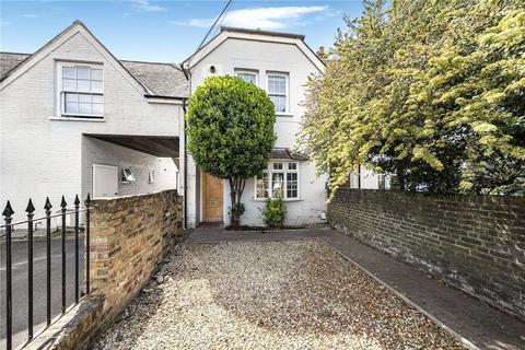 Studio to rent, Victor Road, Teddington