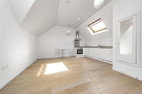 Studio to rent, Victor Road, Teddington