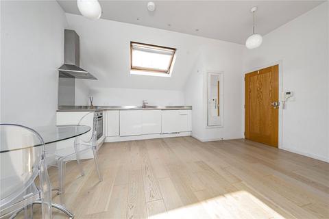 Studio to rent, Victor Road, Teddington