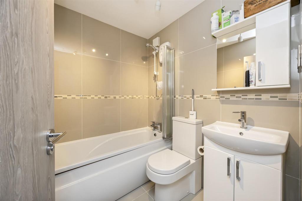 En-suite Bathroom/WC