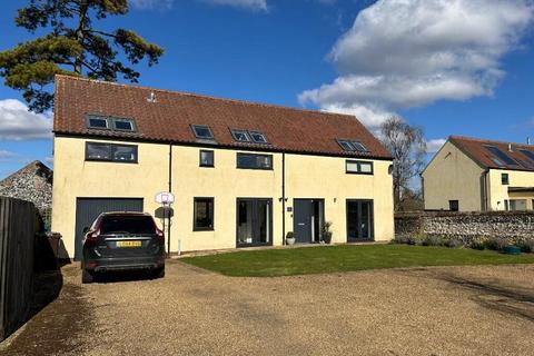 3 bedroom semi-detached house to rent, Newcombe Drive