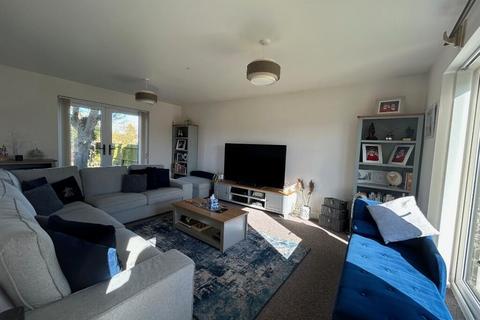 3 bedroom semi-detached house to rent, Newcombe Drive