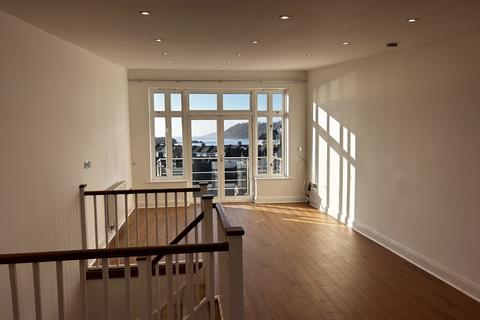 3 bedroom apartment to rent, Cliff Road, Plymouth PL1