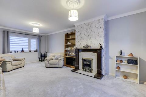 4 bedroom end of terrace house for sale, Queensway, Yeadon, Leeds, West Yorkshire, LS19