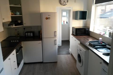 5 bedroom terraced house to rent, Nottingham NG7