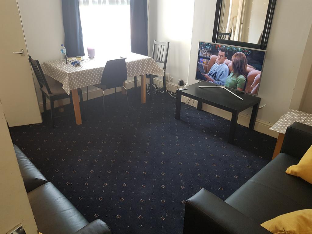 59 Living Room.jpg