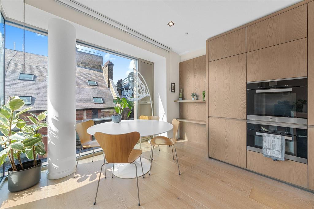 Kitchen/ Dining