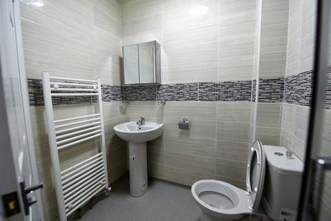 2 bedroom house to rent, Mayville Avenue