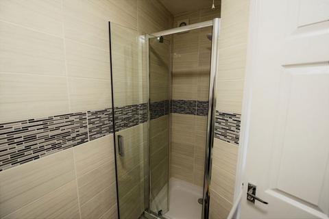 2 bedroom house to rent, Mayville Avenue