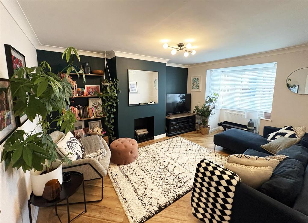 Living Room 1.jpg