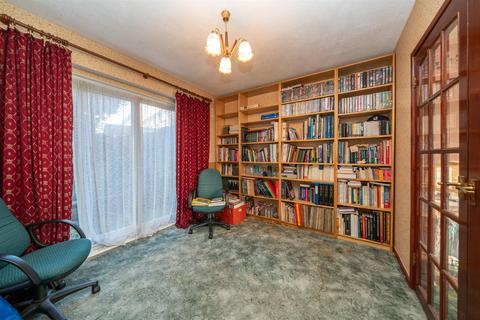 3 bedroom semi-detached house for sale, Great Elms Road, Hemel Hempstead, Hertfordshire, HP3 9TY