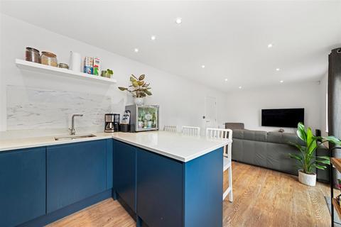 2 bedroom apartment for sale, Edgehill Road, Purley CR8