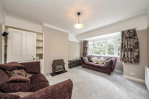 3 bedroom bungalow to rent, Kingston Close, Teddington TW11