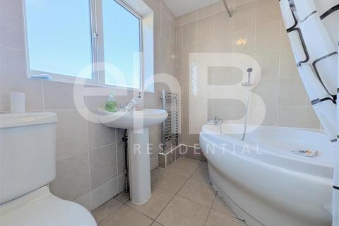 3 bedroom detached house to rent, Cornwall Close Warwick