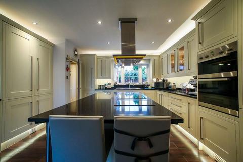 5 bedroom detached house to rent, Belfry Lane, Northampton NN4