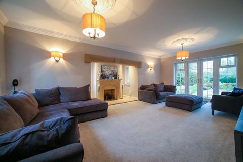 5 bedroom detached house to rent, Belfry Lane, Northampton NN4
