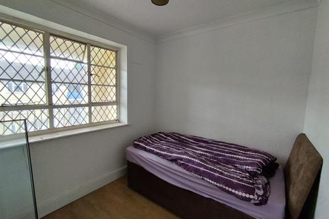 undefined, Churchfield Avenue, Tipton