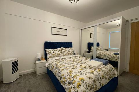 3 bedroom flat to rent, 145 Fulham Road, London SW3