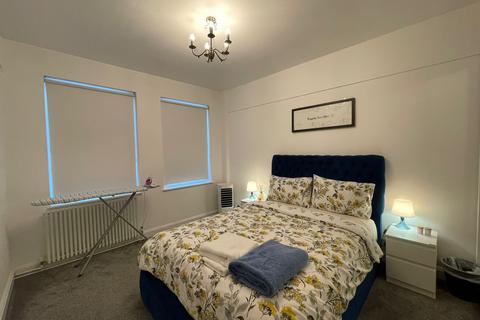 3 bedroom flat to rent, 145 Fulham Road, London SW3