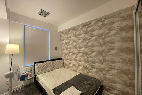 3 bedroom flat to rent, 145 Fulham Road, London SW3